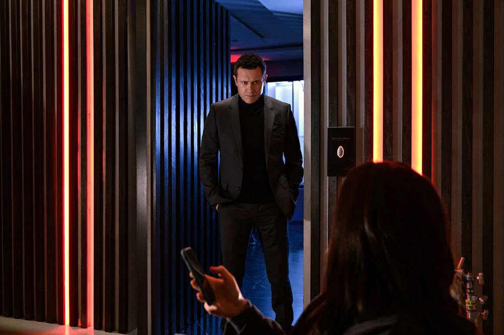 Сцена из фильма Под гипнозом / Hypnotic Сцена из фильма Под гипнозом / Hypnotic