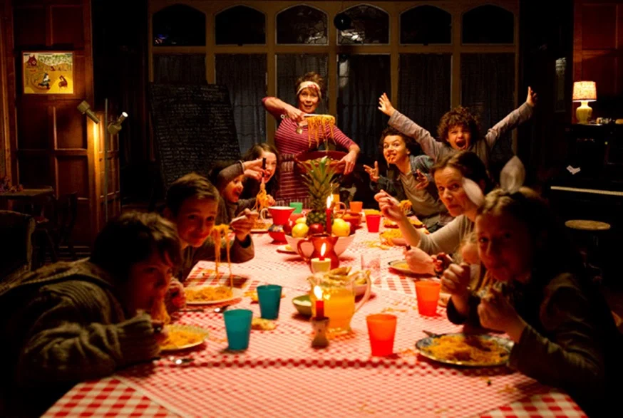 Кадр из фильма Молли Мун и волшебная книга гипноза / Molly Moon and the Incredible Book of Hypnotism Кадр из фильма Молли Мун и волшебная книга гипноза / Molly Moon and the Incredible Book of Hypnotism