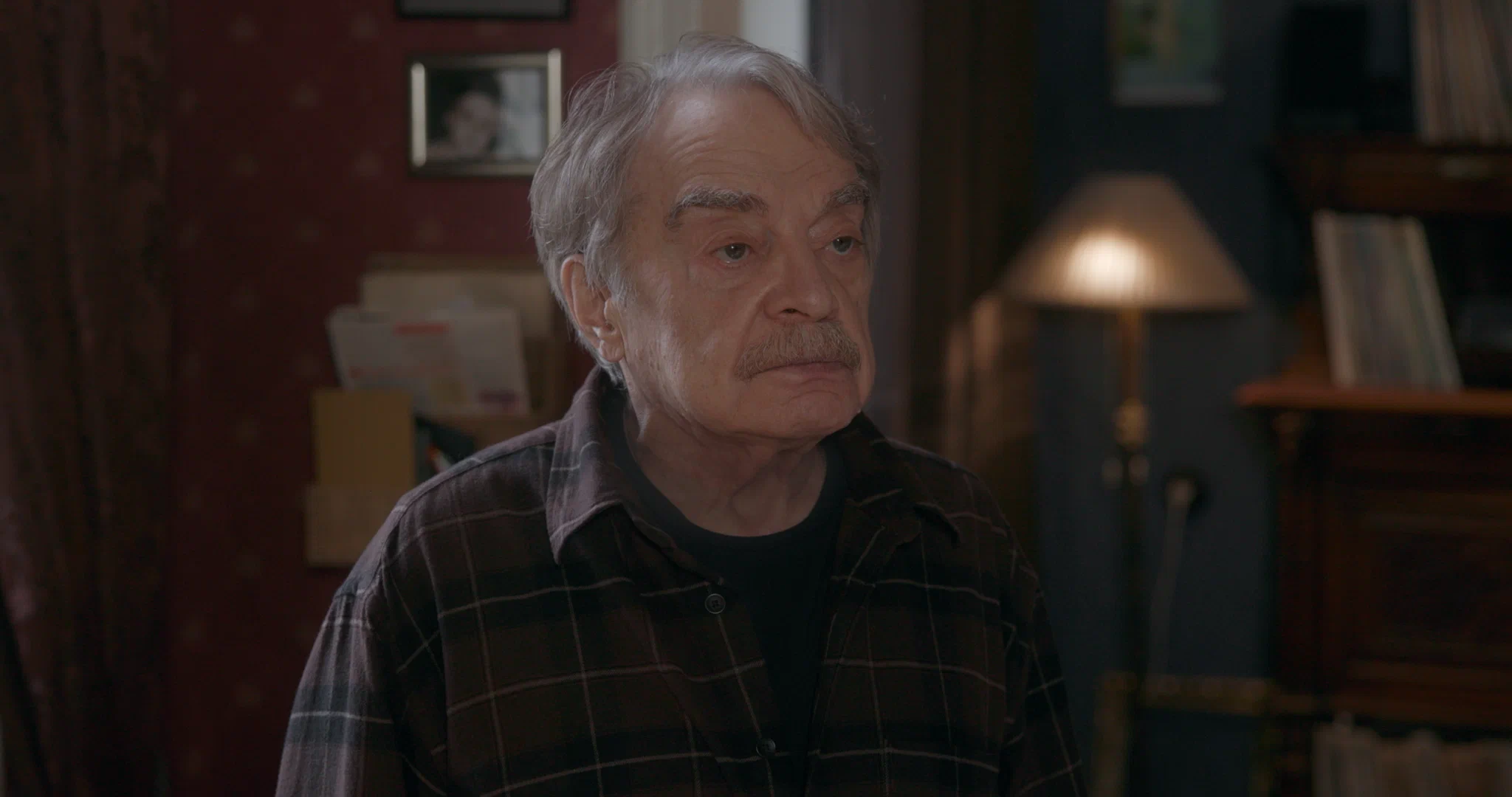 Сцена из фильма Двое в одной жизни, не считая собаки Сцена из фильма Двое в одной жизни, не считая собаки