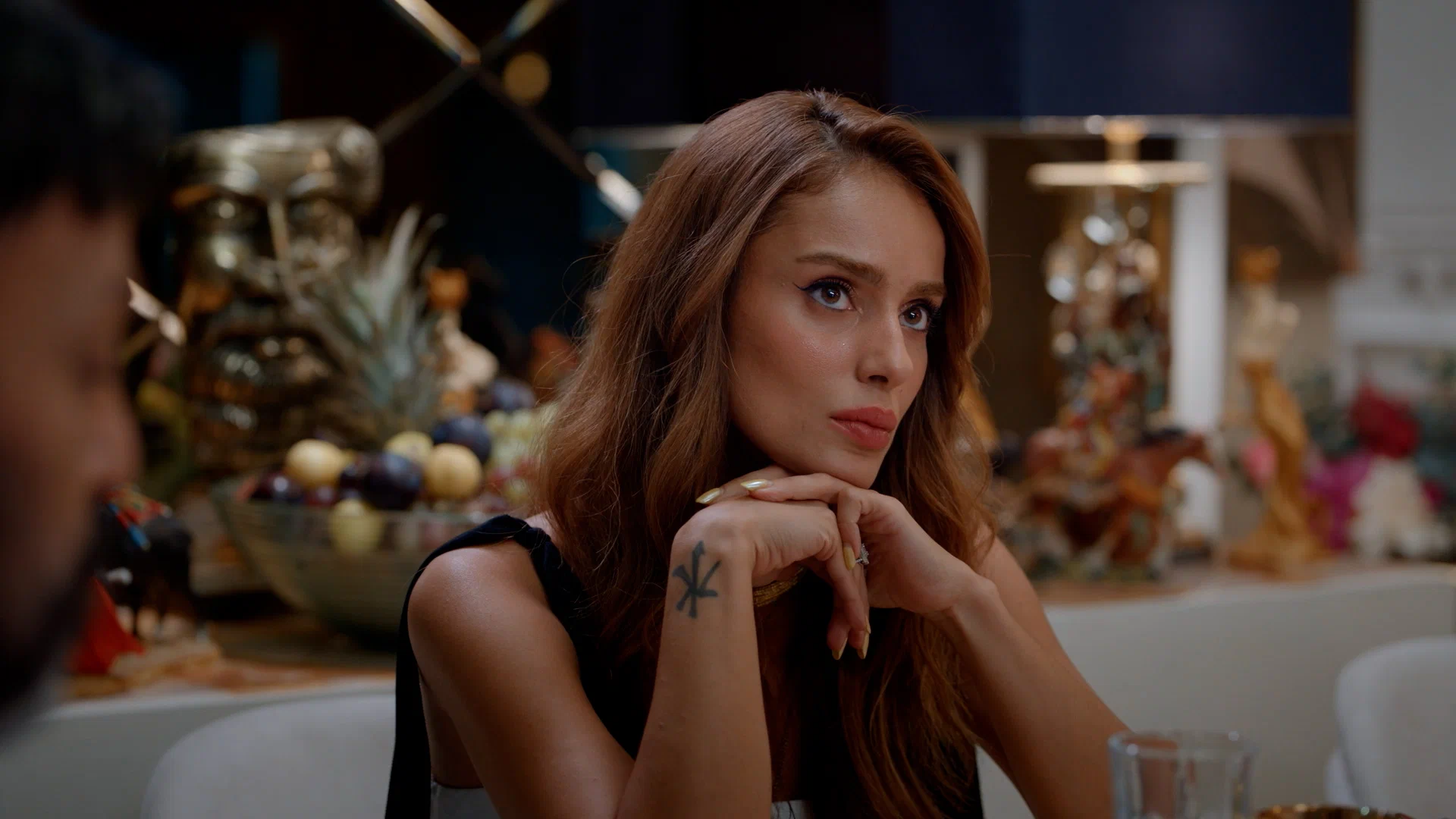 Сцена из фильма Чужие секреты / Kirli Sepeti Сцена из фильма Чужие секреты / Kirli Sepeti