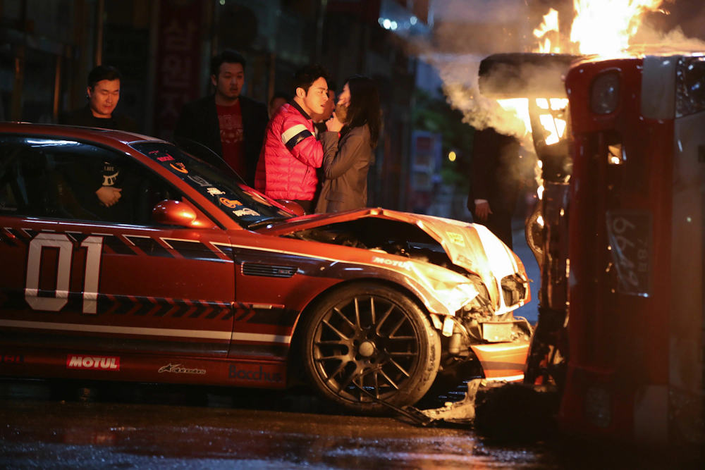 Кадр из фильма Дорожные детективы / Ppaengban Кадр из фильма Дорожные детективы / Ppaengban