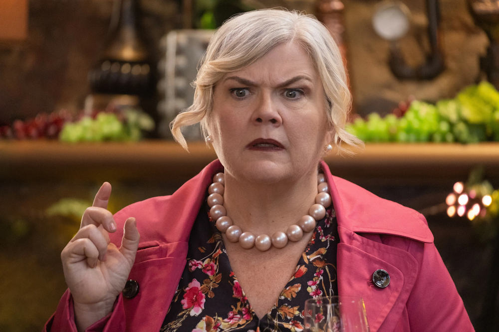 Сцена из фильма Убийства Мэйплворт / Mapleworth Murders Сцена из фильма Убийства Мэйплворт / Mapleworth Murders