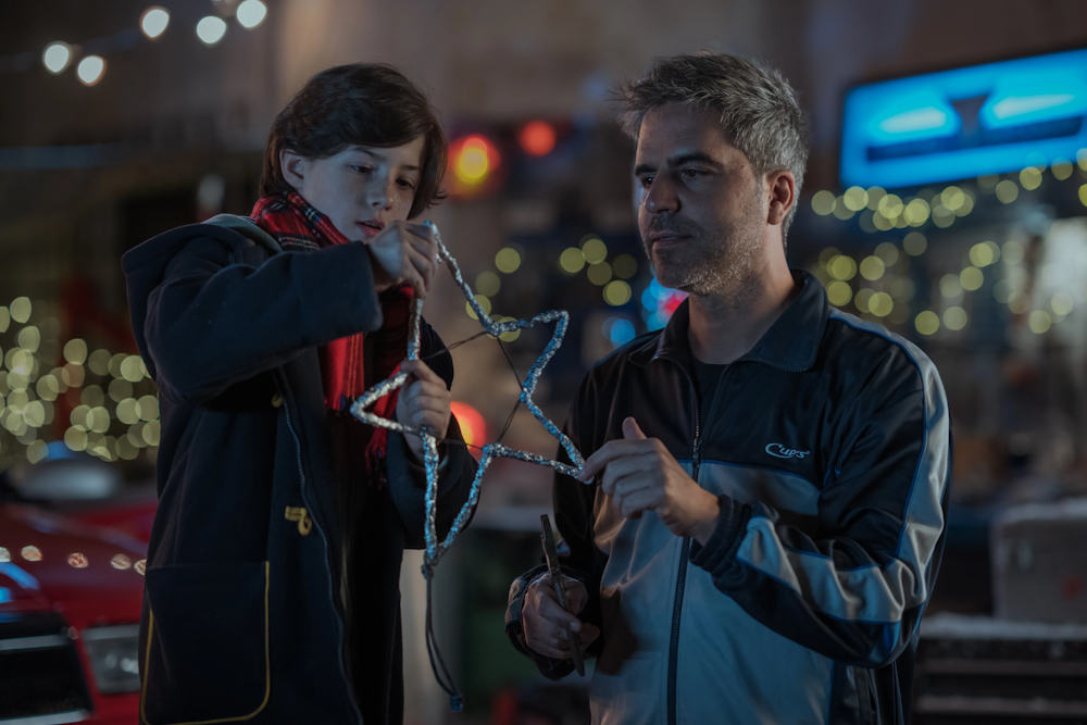 Сцена из фильма Спасти Санту / La Navidad en sus manos Сцена из фильма Спасти Санту / La Navidad en sus manos