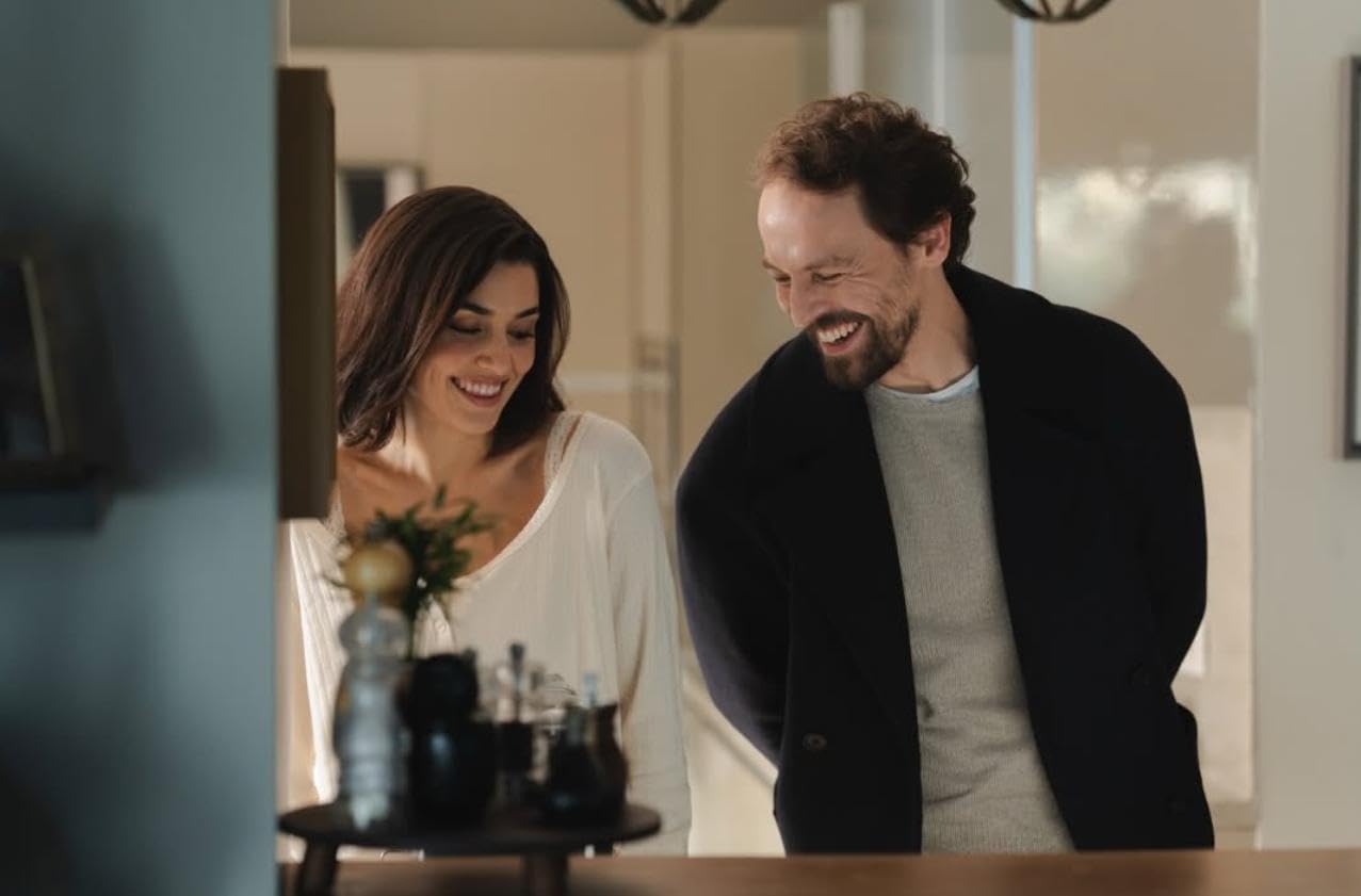 Сцена из фильма Два мира, одно желание / Iki Dünya Bir Dilek Сцена из фильма Два мира, одно желание / Iki Dünya Bir Dilek