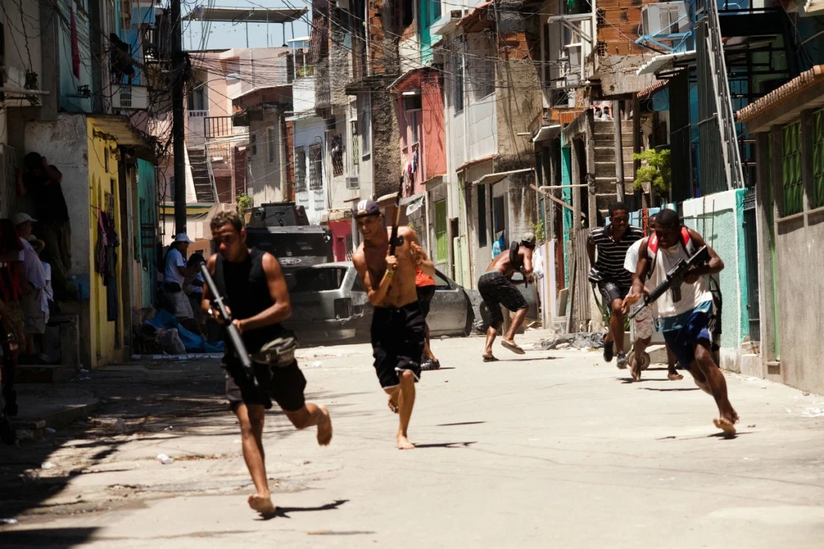 Кадр из фильма Элитный отряд: Враг внутри / Tropa de Elite 2 - O Inimigo Agora É Outro Кадр из фильма Элитный отряд: Враг внутри / Tropa de Elite 2 - O Inimigo Agora É Outro