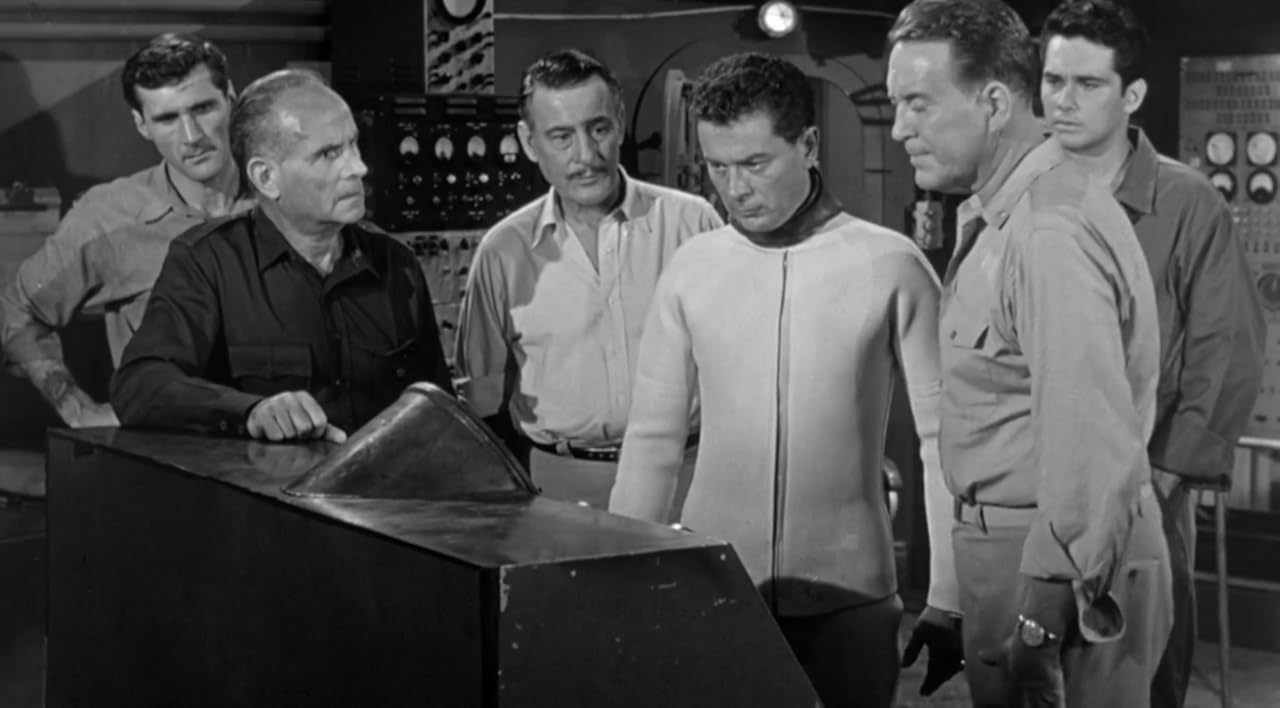 Кадр из фильма Атомная подводная лодка / The Atomic Submarine Кадр из фильма Атомная подводная лодка / The Atomic Submarine