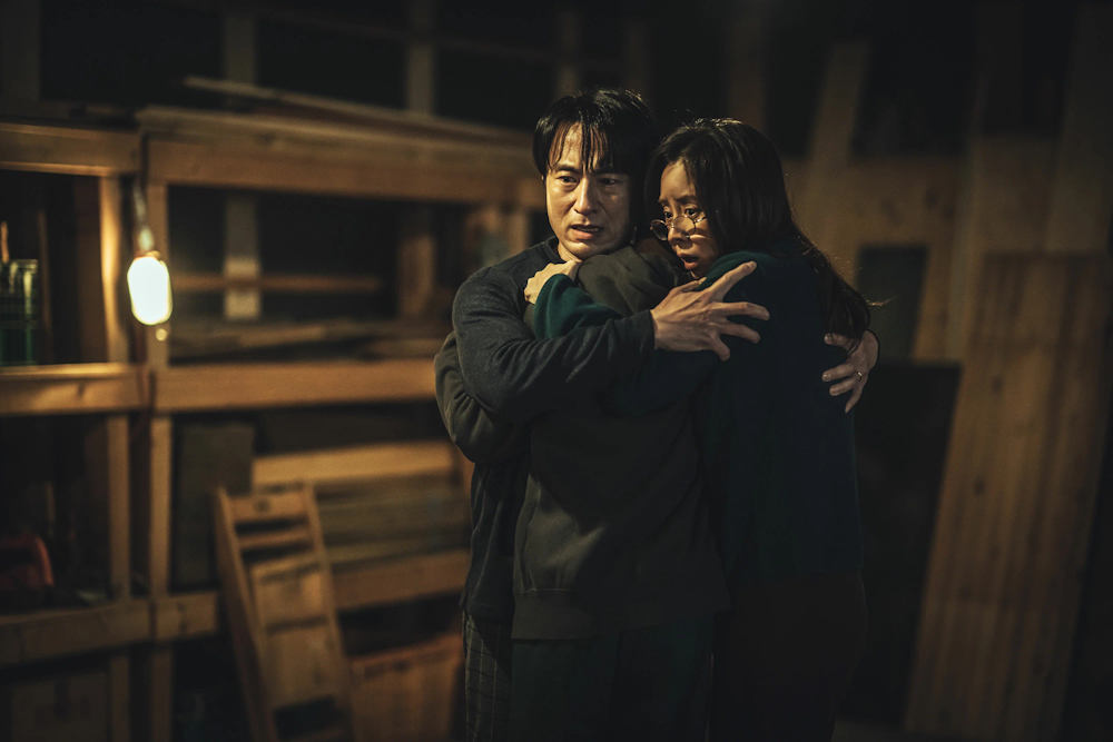 Кадр из фильма Спаситель / Guwonja Кадр из фильма Спаситель / Guwonja