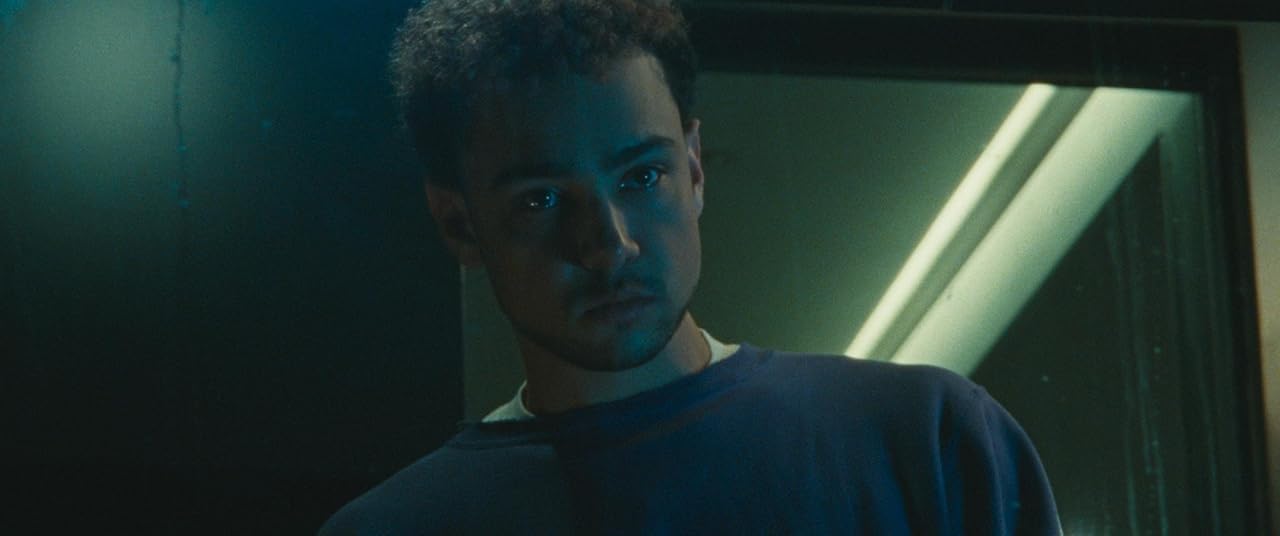 Кадр из фильма Прилипала / Lurker Кадр из фильма Прилипала / Lurker