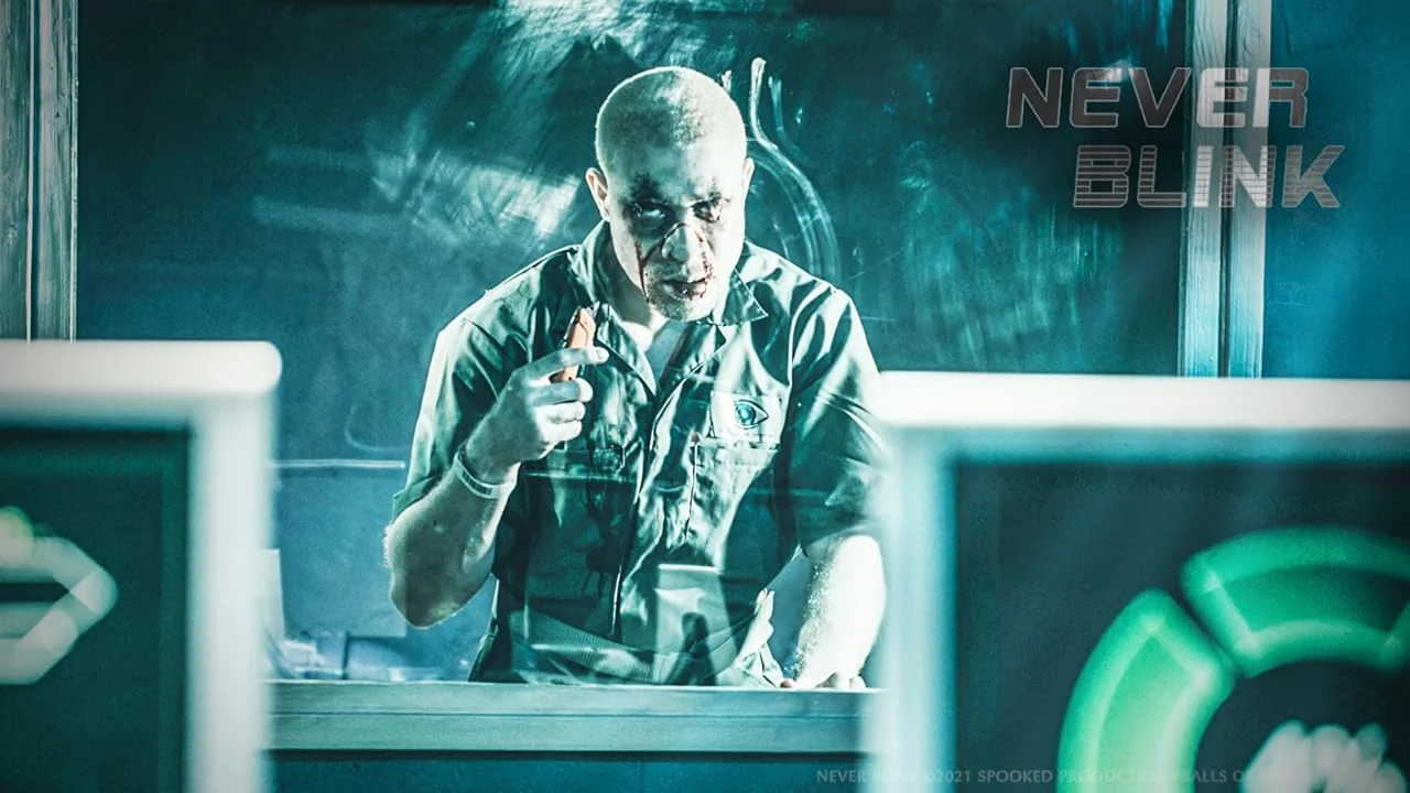 Кадр из фильма Не моргай / Never Blink Кадр из фильма Не моргай / Never Blink