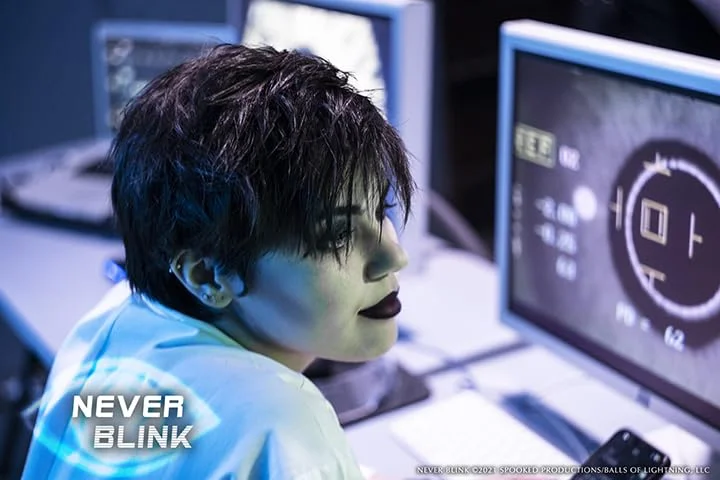 Кадр из фильма Не моргай / Never Blink Кадр из фильма Не моргай / Never Blink