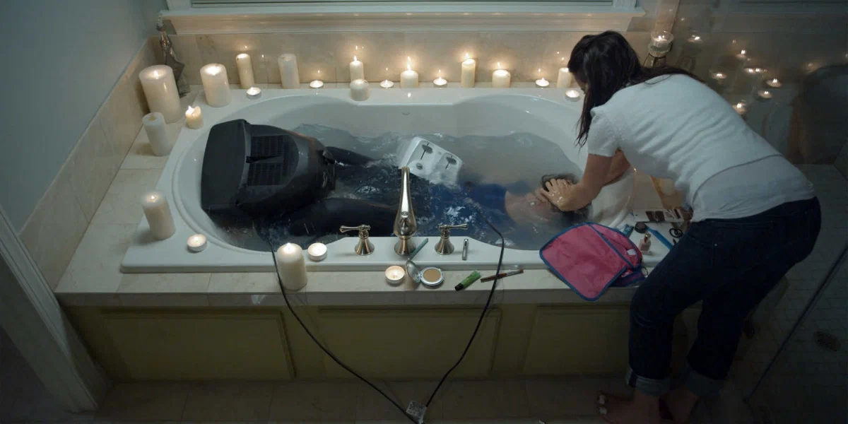 Сцена из фильма Соседка / Neighbor Сцена из фильма Соседка / Neighbor