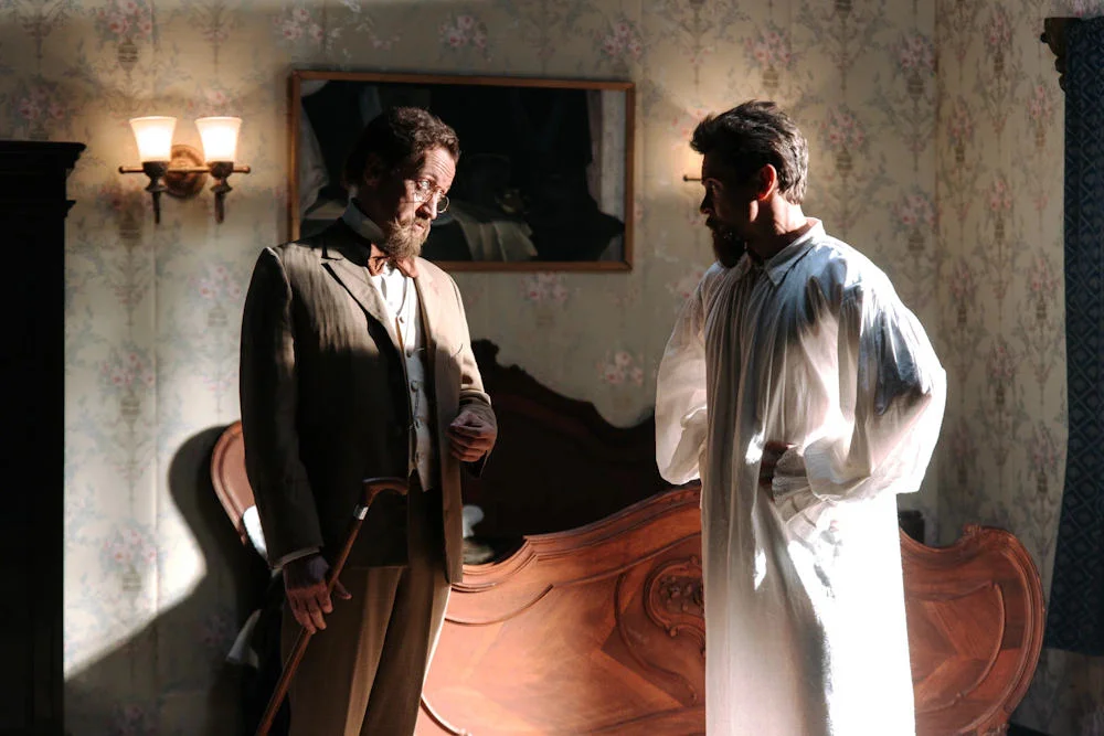 Кадр из фильма Как Деревянко Чехова играл Кадр из фильма Как Деревянко Чехова играл