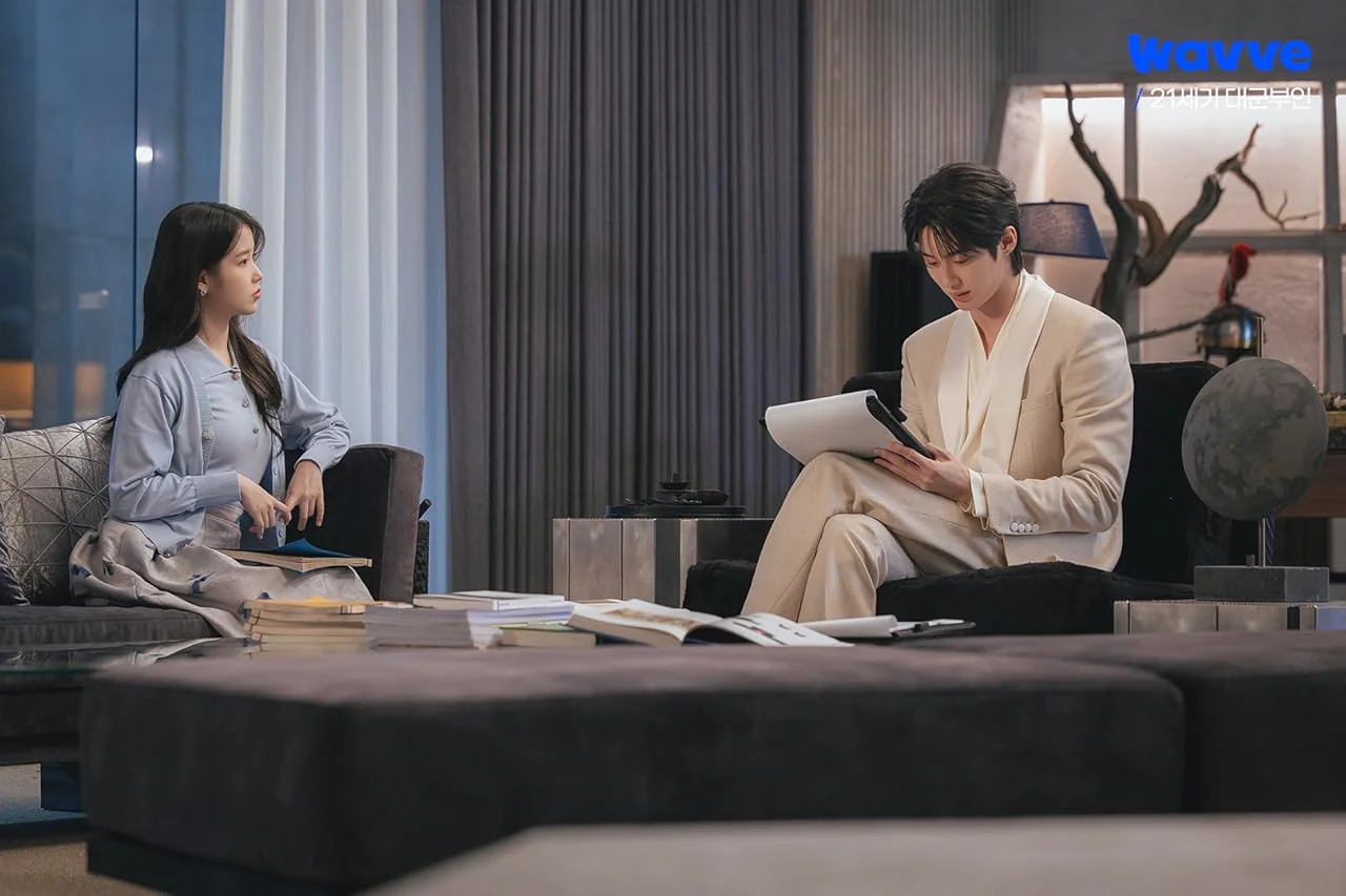 Сцена из фильма Жена принца XXI века / Perfect Crown (21segi daegun buin) Сцена из фильма Жена принца XXI века / Perfect Crown (21segi daegun buin)