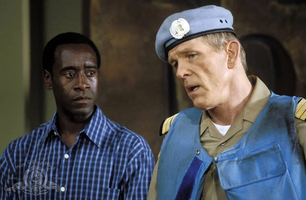 Кадр из фильма Отель Руанда / Hotel Rwanda Кадр из фильма Отель Руанда / Hotel Rwanda