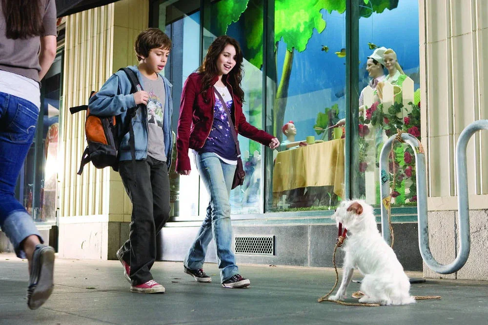 Кадр из фильма Отель для собак / Hotel for Dogs Кадр из фильма Отель для собак / Hotel for Dogs