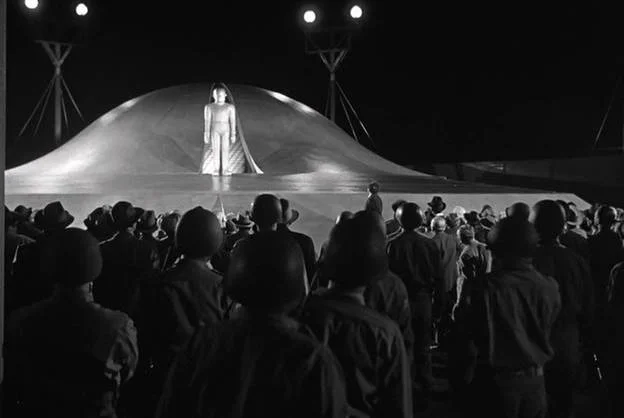 Сцена из фильма День, когда остановилась Земля / Day The Earth Stood Still, The Сцена из фильма День, когда остановилась Земля / Day The Earth Stood Still, The