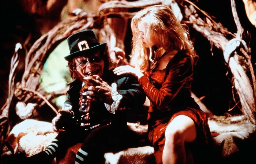 Сцена из фильма Лепрекон 2: Одна свадьба и много похорон / Leprechaun 2 Сцена из фильма Лепрекон 2: Одна свадьба и много похорон / Leprechaun 2